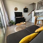 Avec Vue Et Accès Appartement