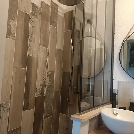 Avec Vue Et Accès Appartement